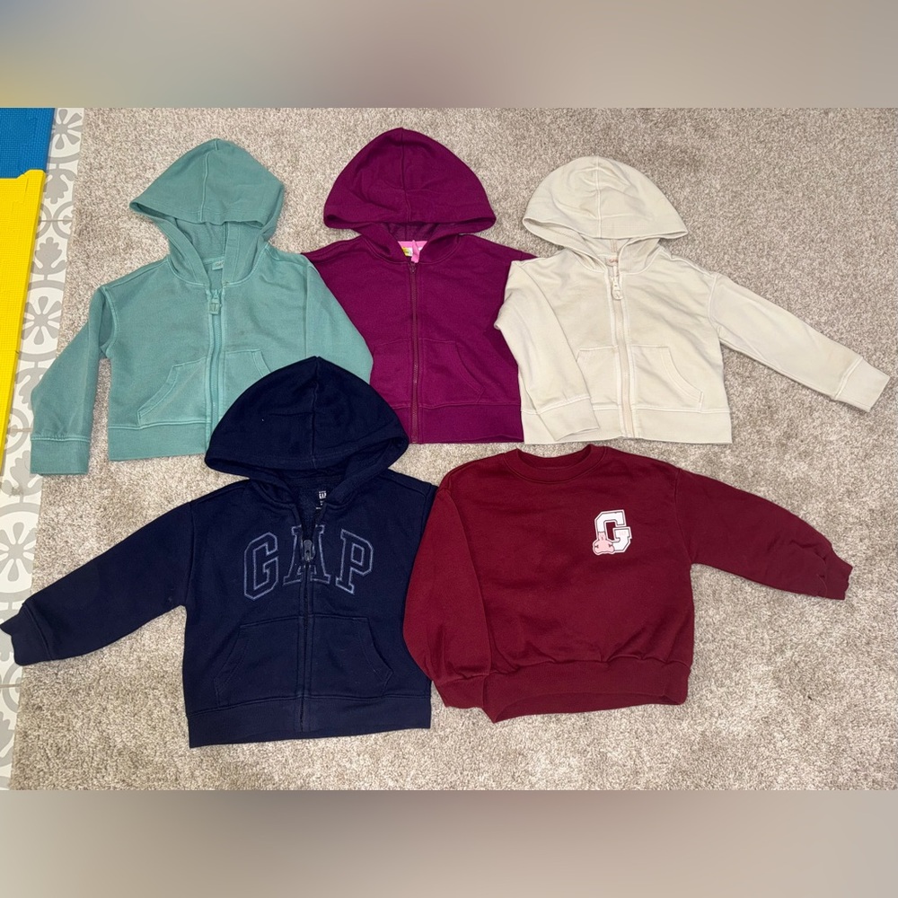 BUNDLE ❤️‍🔥❤️‍🔥
4 baby girl jackets 
1 Sweater❣️❣️